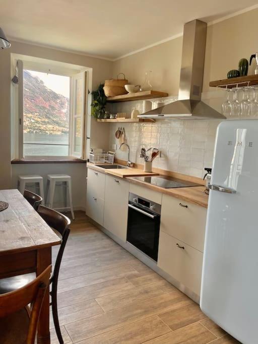 Il Noce Lake View Apartment Lezzeno Luaran gambar