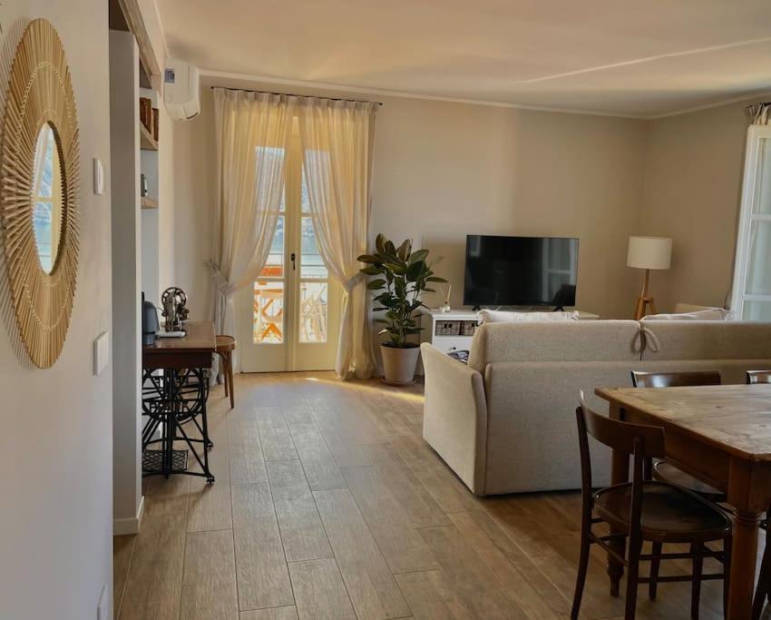Il Noce Lake View Apartment Lezzeno Luaran gambar
